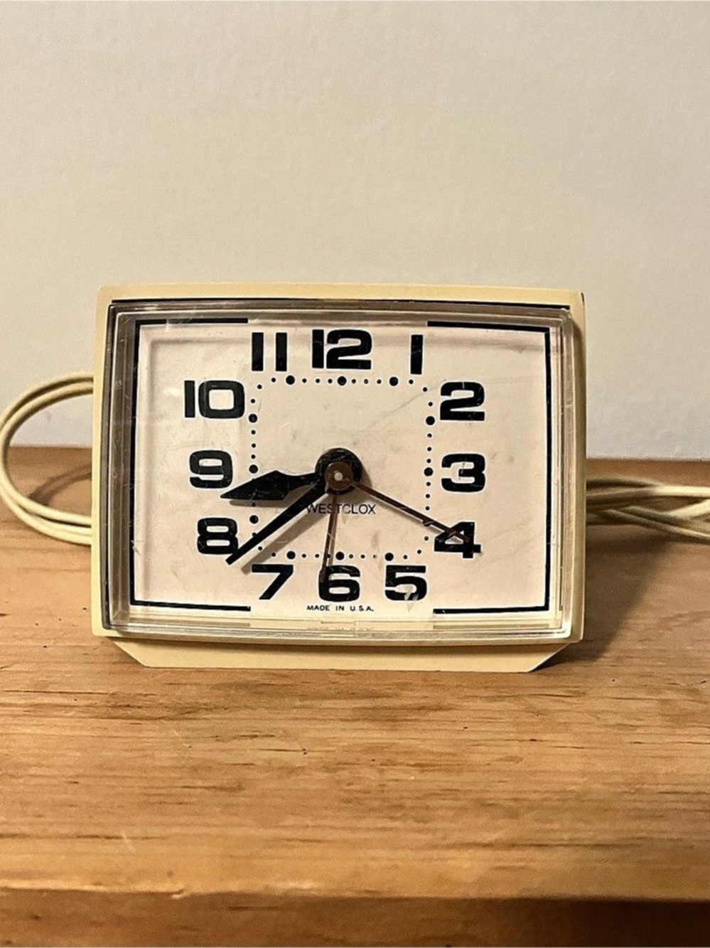 Vintage Westclox 22090-22540 Vintage Electric Alarm Clock in White